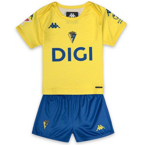 Minikit bebé Cádiz CF 2026/27 Kappa con camiseta amarilla y pantalón azul